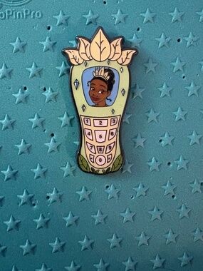 Tiana Cellphone Loungefly Pin